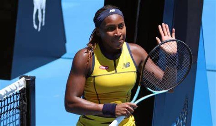 What racket does Coco Gauff use?